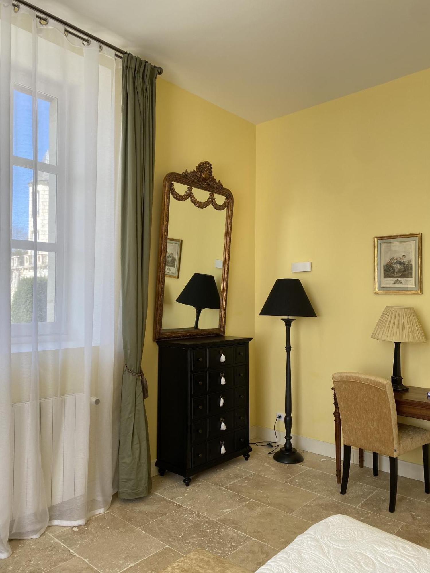 Chateau Laroche-Ploquin Sepmes Стая снимка